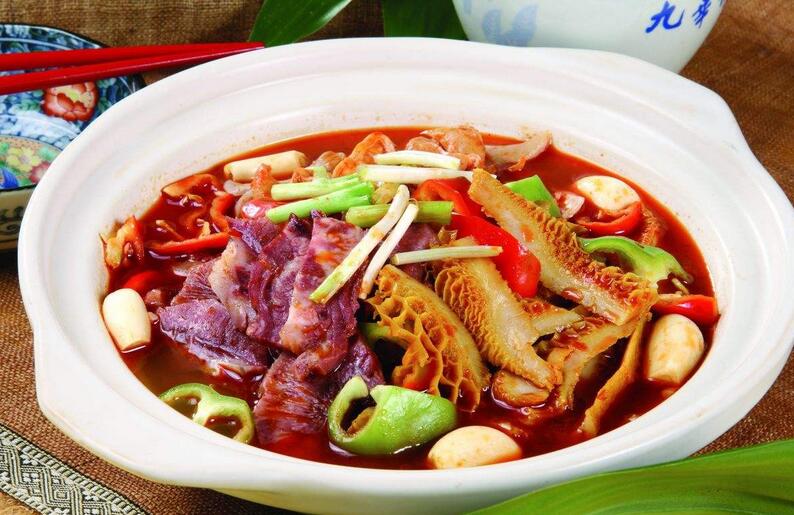 牛杂火锅制作现场