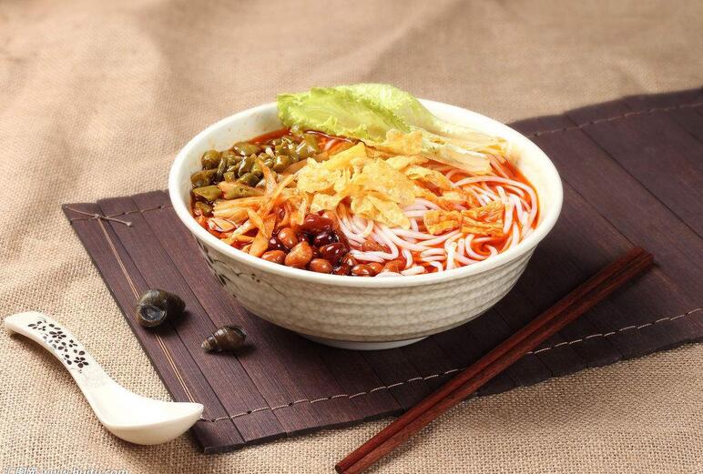 柳州螺蛳粉制作过程