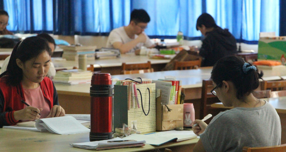 研究生学习场景