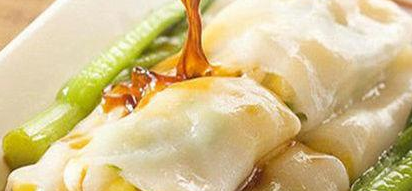 石磨肠粉制作现场