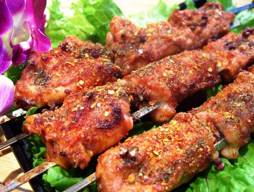 烤鸡脖制作现场