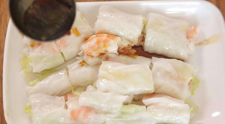 石磨肠粉制作现场