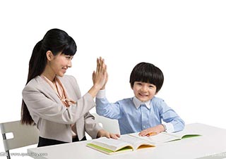 中美家庭教育体系深度对比解析
