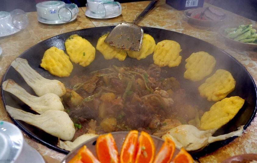 柴火鸡制作现场
