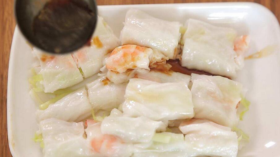 石磨肠粉制作现场