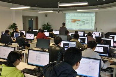 同学们正在上课