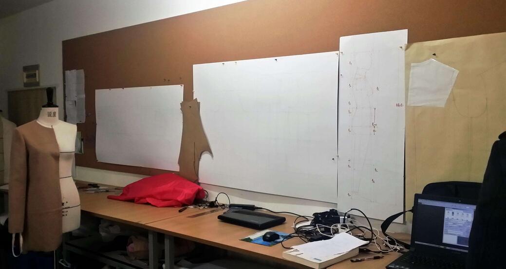 服装制版工作台实拍