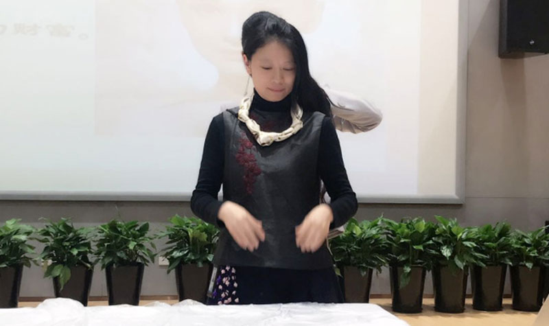 職業(yè)女性商務(wù)禮儀實景教學(xué)