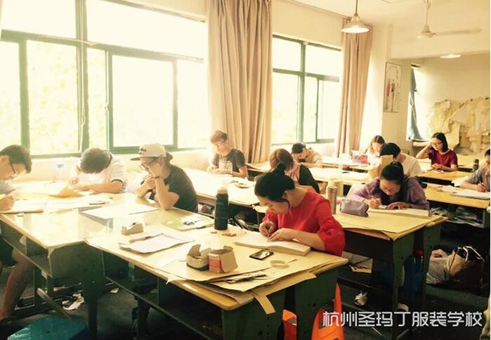 制版学员上课中