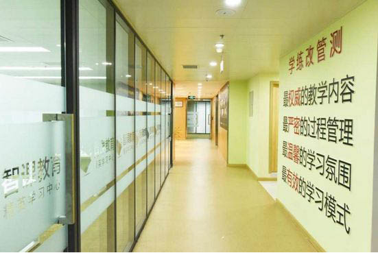 学校走廊环境