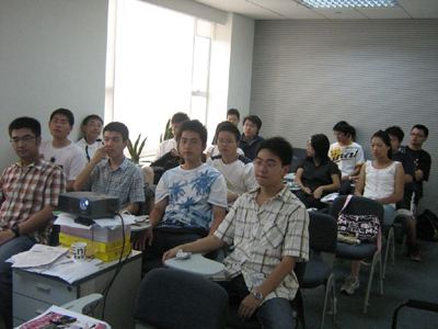 学员认真上课