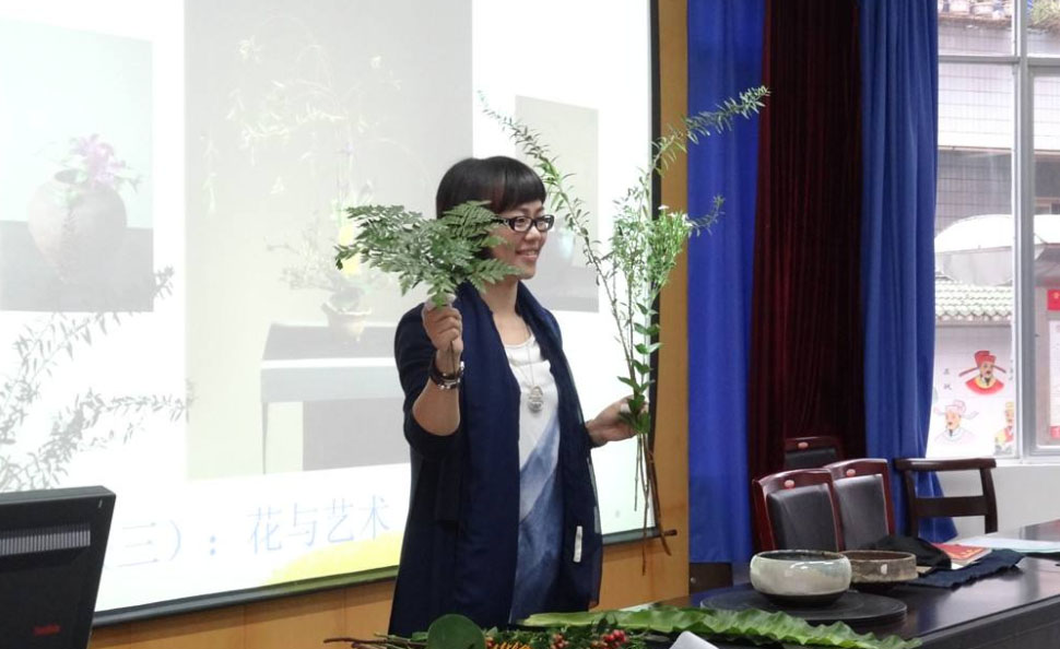 重庆花狐花艺学校老师在上课