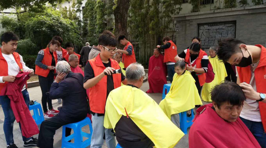 艺上美容美发学员实践