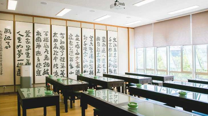 覺群書院校區(qū)環(huán)境