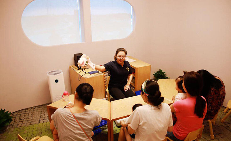 家长带孩子试听课程