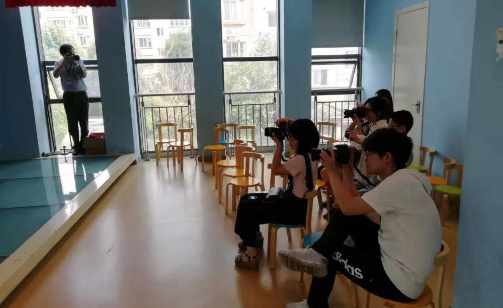 摄影班上课中