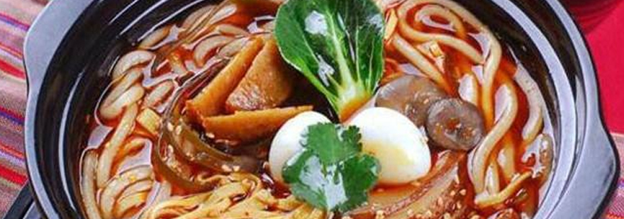 砂锅土豆粉制作现场教学