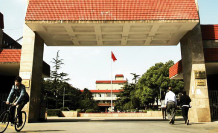 学校大门