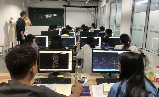 老师教学上课情景