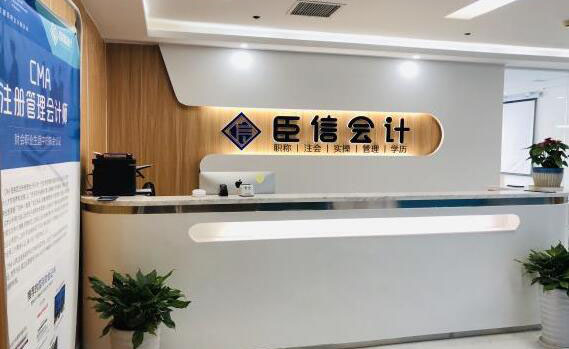 校区前台接待