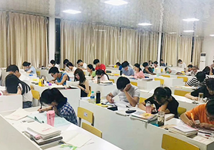 学员课堂学习场景