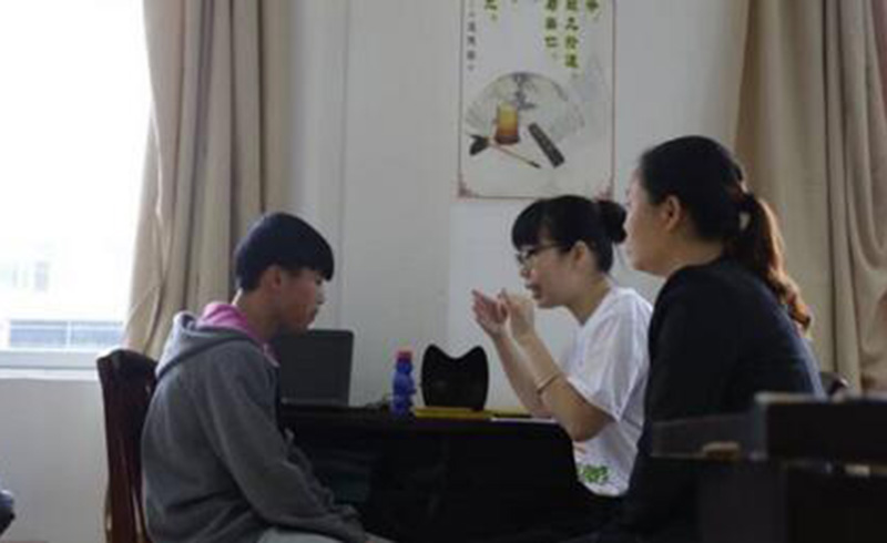 东方启音志愿者队伍参与“幸福微笑”活动