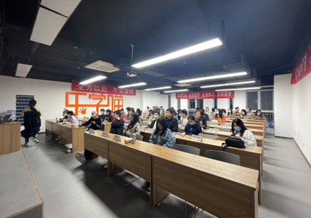 校区学员上课场景