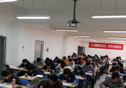 校区学员课堂学习场景展示