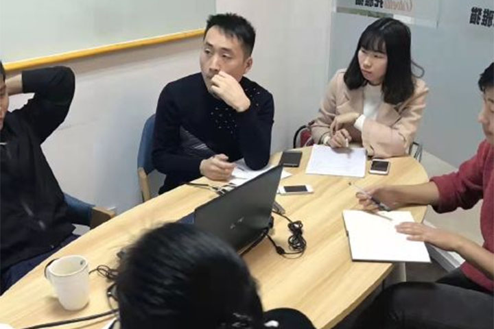 上海易托教育學(xué)員課堂學(xué)習(xí)場景