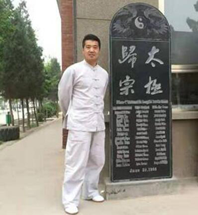 李龙飞
