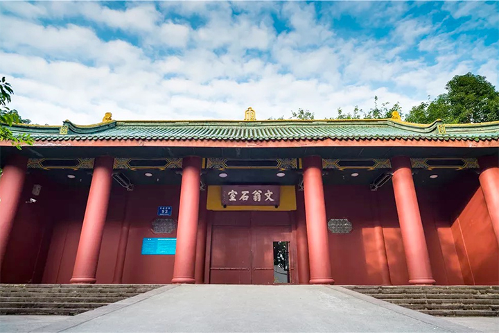 石室中学的校门