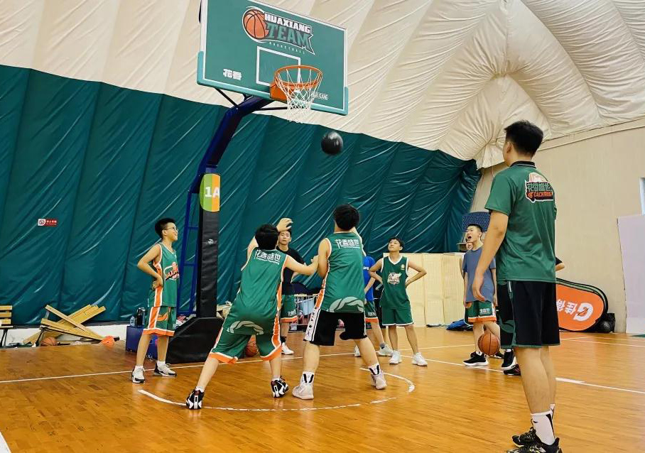 从学员变身“小裁判”，换个角度学篮球促进孩子能力全面提升