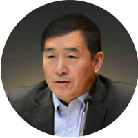 何教授