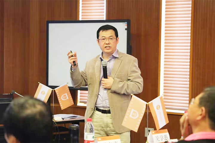 法國布雷斯特商學(xué)院上海校區(qū)老師教學(xué)課堂