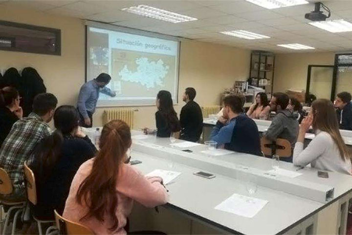 西班牙塞萬提斯大學(xué)上課課堂