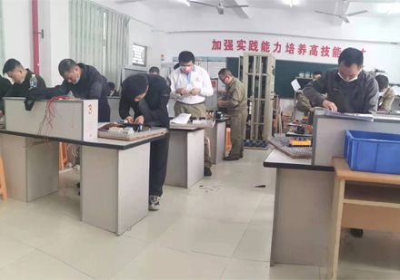 校区学员实操课场景展示