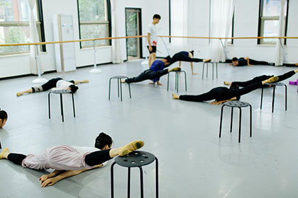 北京寰亚艺考舞蹈课堂环境