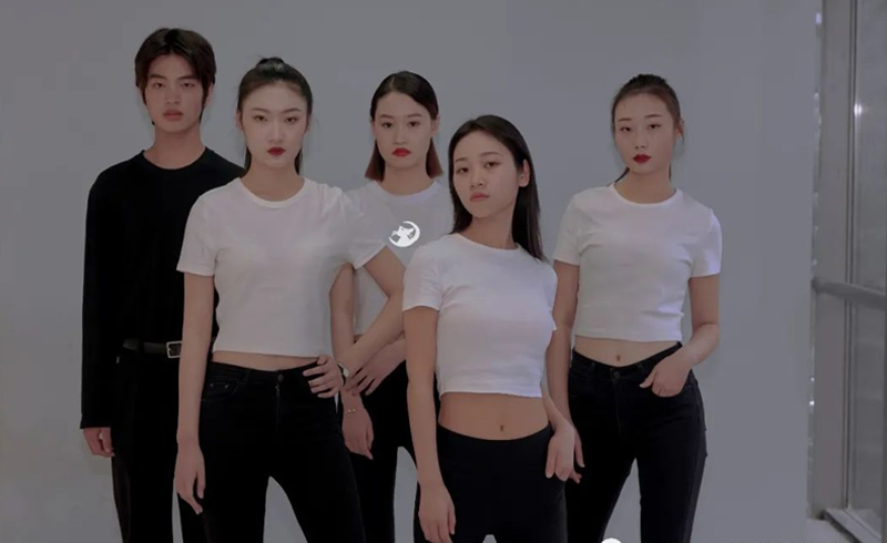 模特后台准备