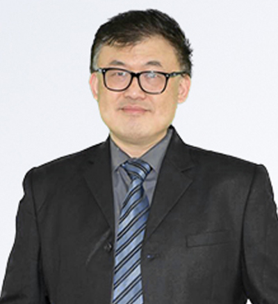 易逸群