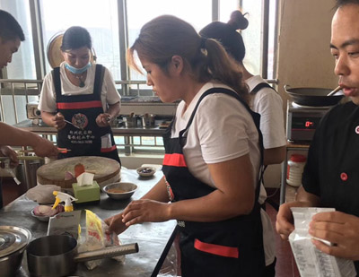 郑州优客轩小吃餐饮培训学校学员培训