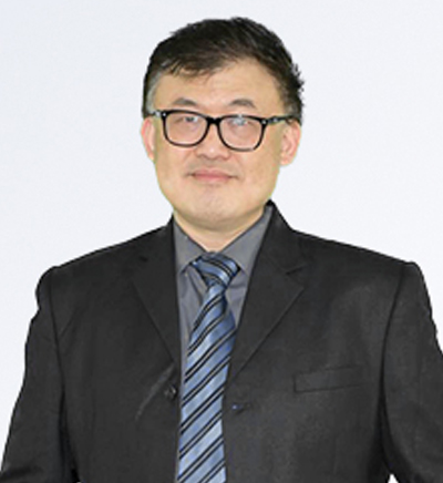 易逸群