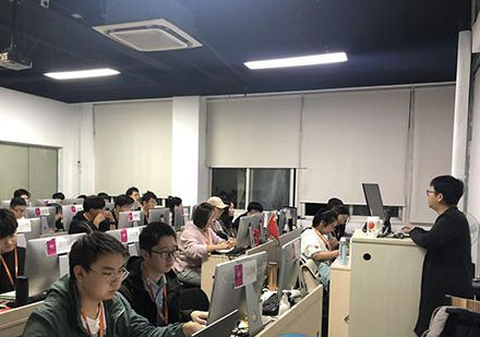 校区老师课堂授课场景展示