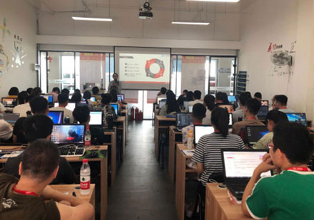 校区学员上课场景展示