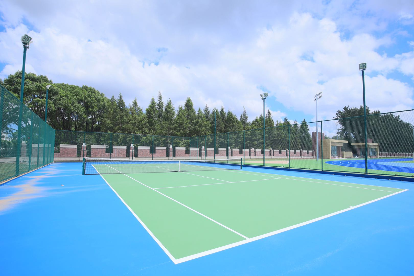 网球场-宏文国际高中