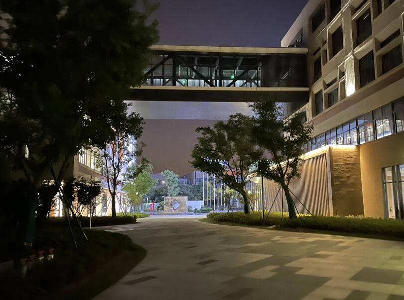 苏州科技城外国语高级中学校园夜景