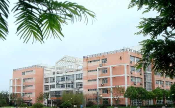 校區(qū)環(huán)境圖