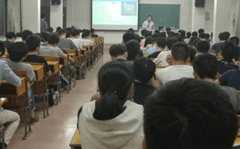   高校技术巡讲