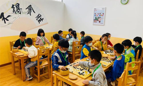 学校校区孩子们棋逢对手