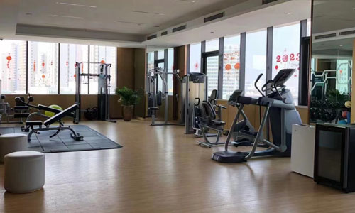 学校健身房现场展示