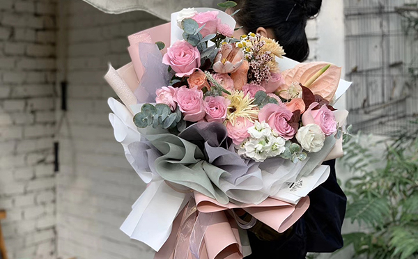 专业婚礼花艺师进阶指南：核心技能与系统化培训